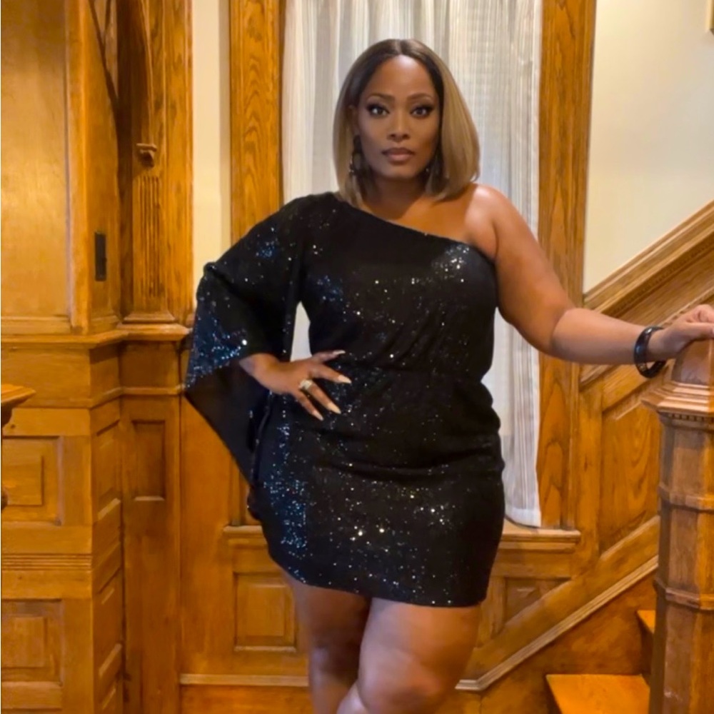 Sequence Black one shoulder with bell sleeve